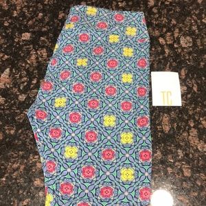 Tall & Curvy LuLaRoe Leggings